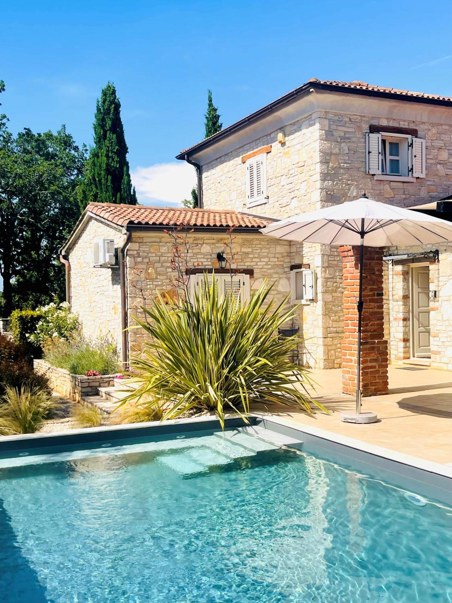 Villa Melissa - Istrisches Steinhaus Mit Pool In Guter Lage Sveti Lovrec Pazenaticki Exterior photo
